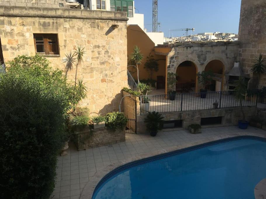 Studio Apartment With Pool In House Of Character. Birkirkara Exterior foto